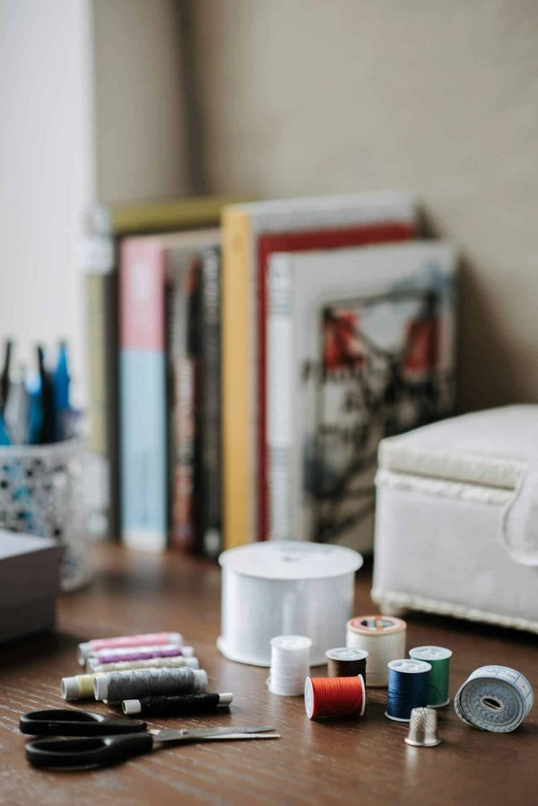 Comment les petites entreprises de prêt-à-porter peuvent-elles réagir rapidement aux tendances de mode avec une production limitée?